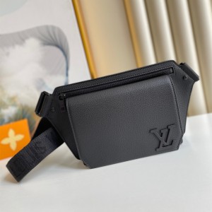 Louis Vuitton Slingbag LV Aerogram Slingbag Black Leather Waist Bag Chest Bag M57081