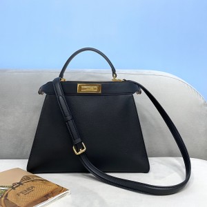 FENDI Medium Peekaboo Iseeu Black leather bag Shoulderbag 33cm 70193