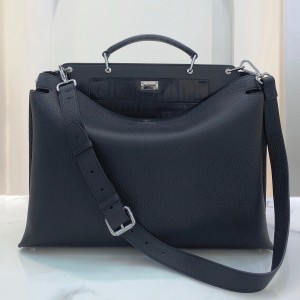 FENDI Peekaboo Iconic Essential Black leather bag Shoulderbag 41cm 112354